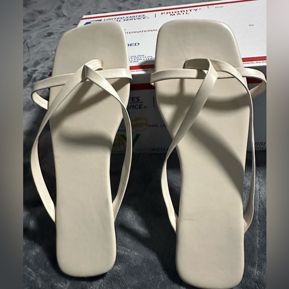 open toe sandals size 10 Women color beish or cream - Picture 5 of 7